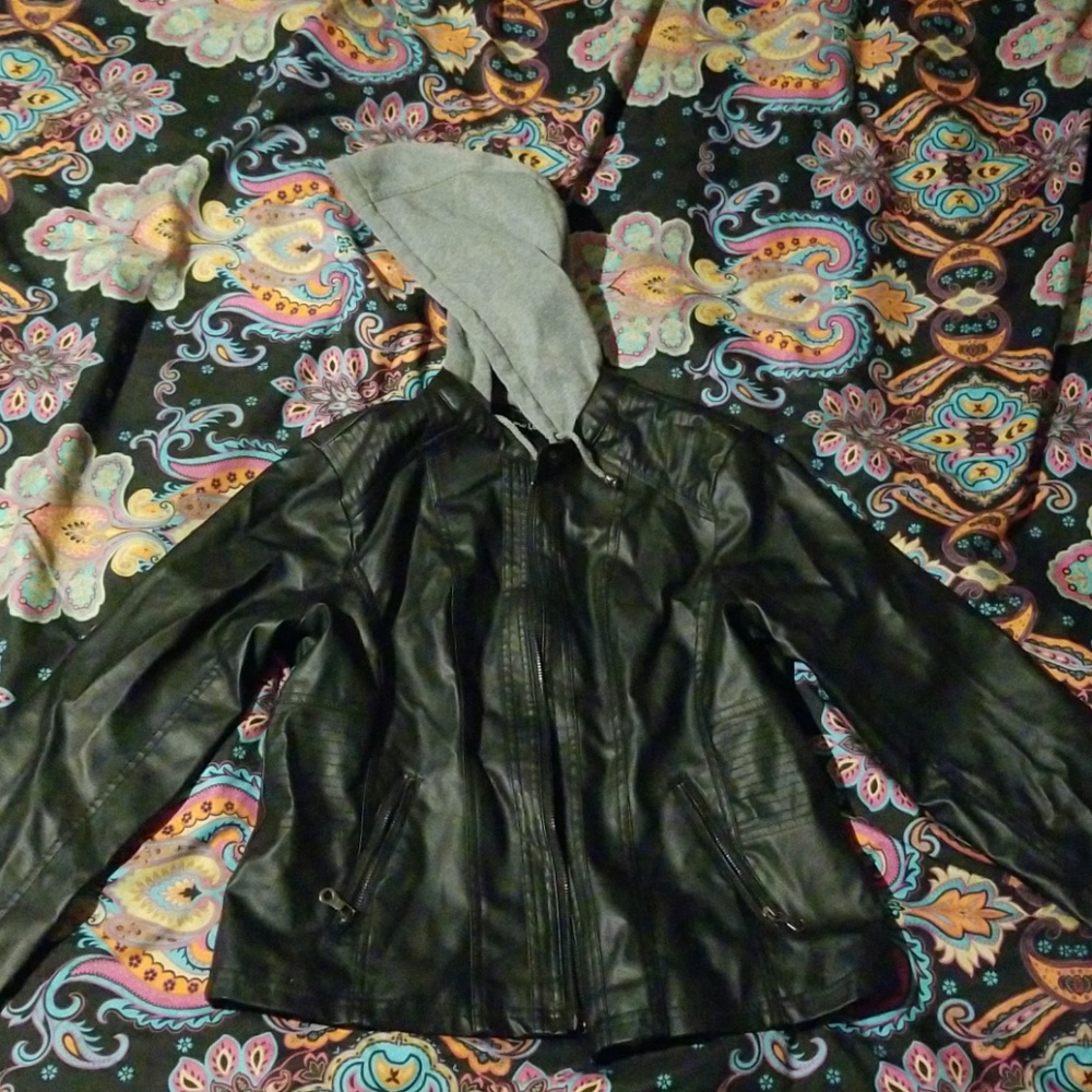 LIKE NEW LEATHER LIKE MATERIAL JACKET